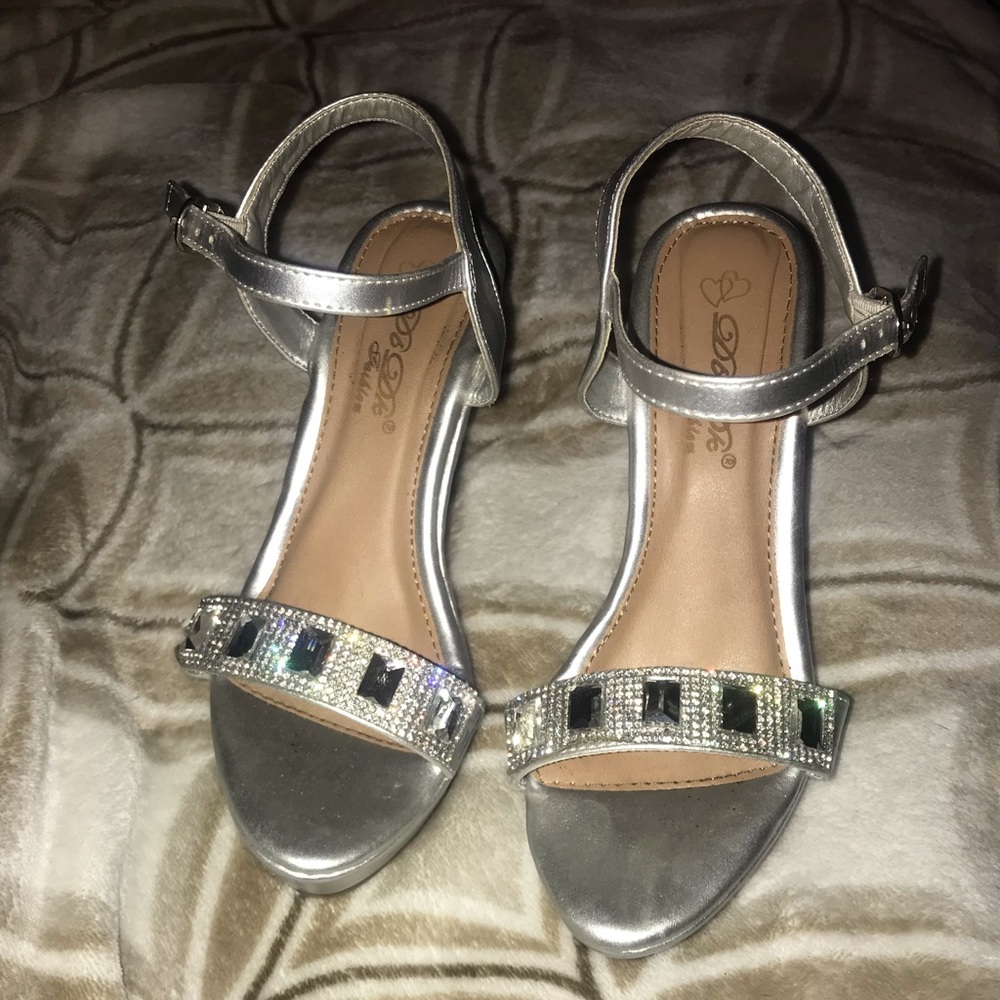 Silver wedges
